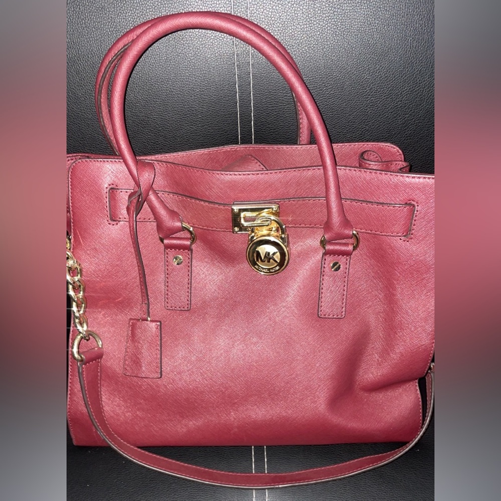 Nice Michael Kor purse!!